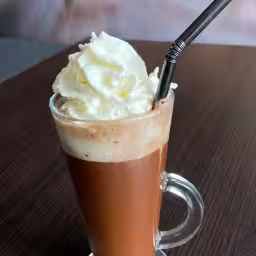 Ciocolata neagra/alba cu Frisca