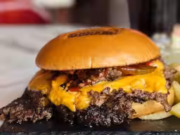 TRIPLU SMASHED BURGER